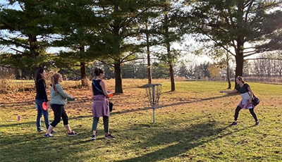 Women playing disc golf